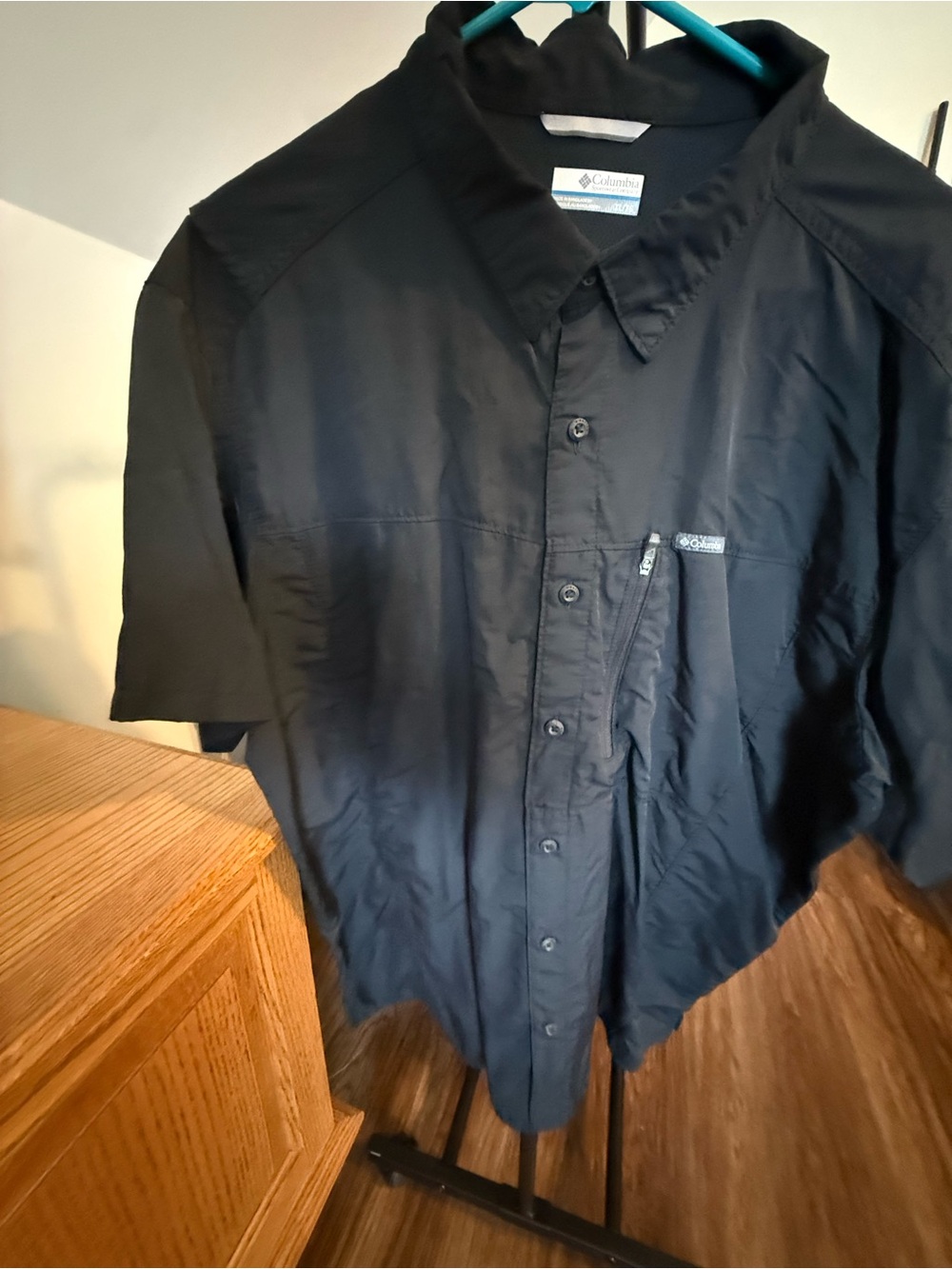 Columbia Men's Black Short-Sleeve Button Front performance shirt
